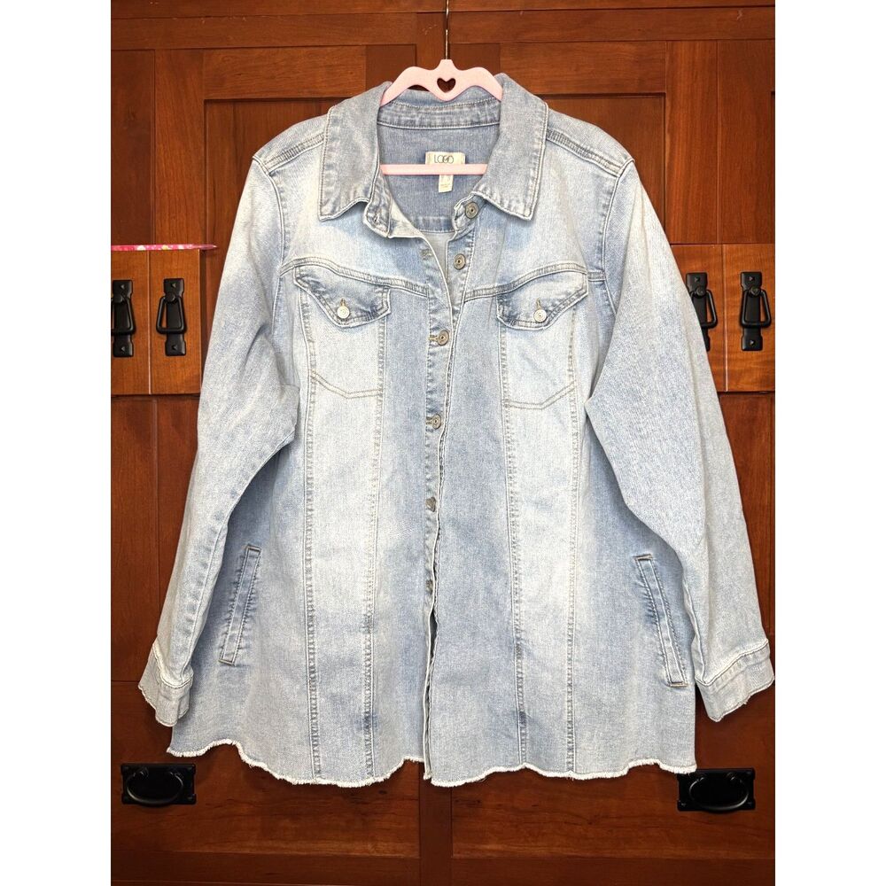 Logo by Lori Goldstein Light Wash Denim Shacket Frayed Hem Button Front Size 26W